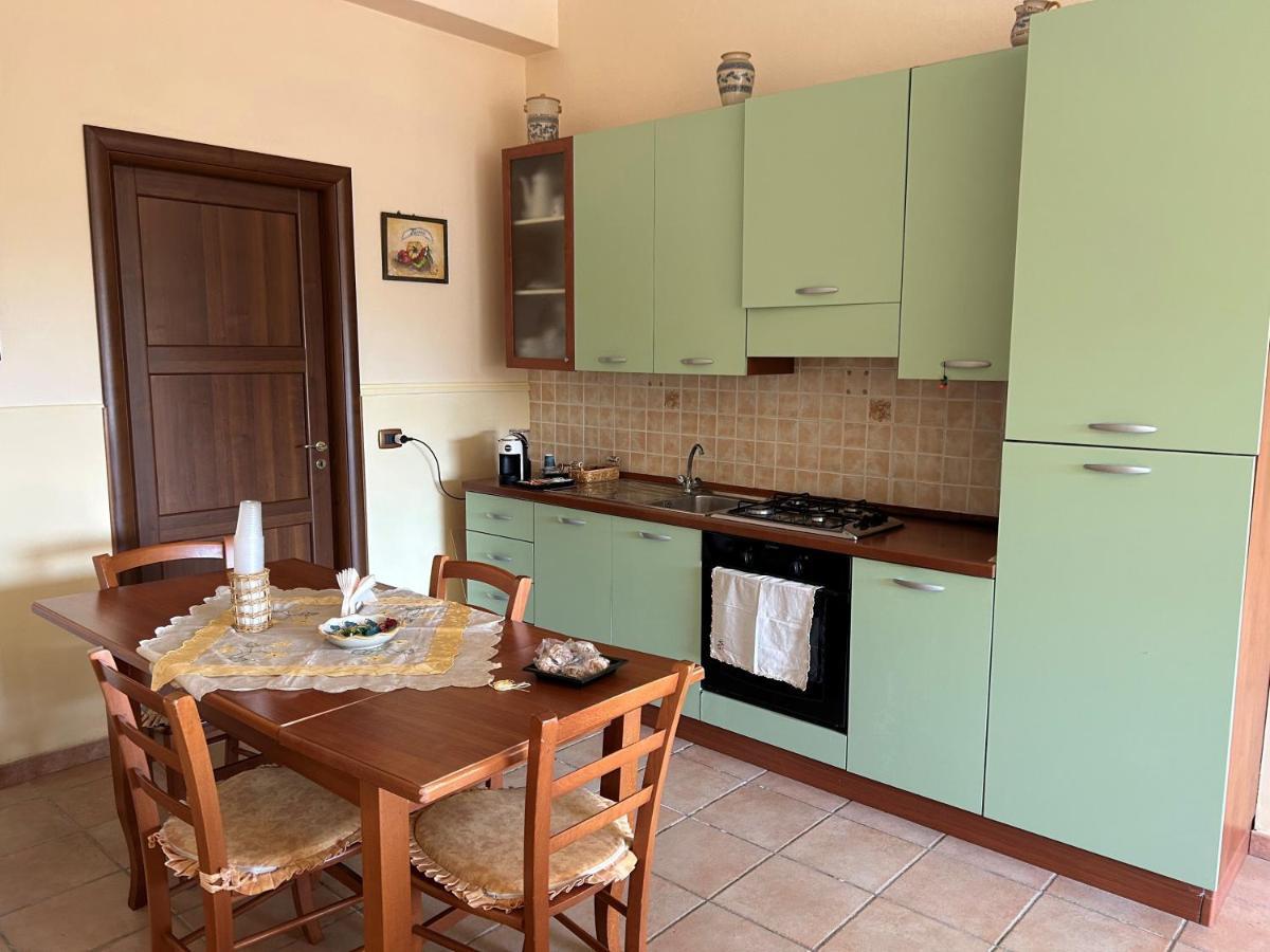 Casa Vacanze Salvatore 팔라쫄로 아크레이데 외부 사진